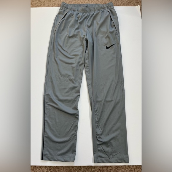 Nike Men’s Lightweight Regular Fit Training Pants Sz Medium With Tags Small Flaw - Picture 4 of 9